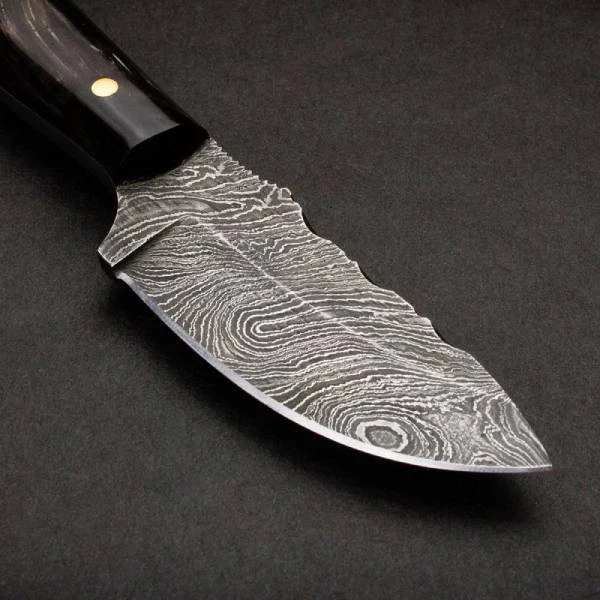 Couteau Skinner En Acier Damas Fait Main Avec Un Manche En Bois – Image 4